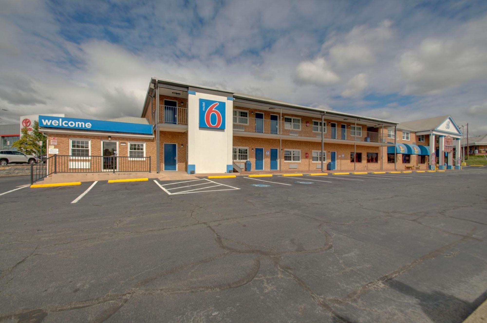 Motel 6-Falls Church, Va - Arlington Boulevard Eksteriør billede